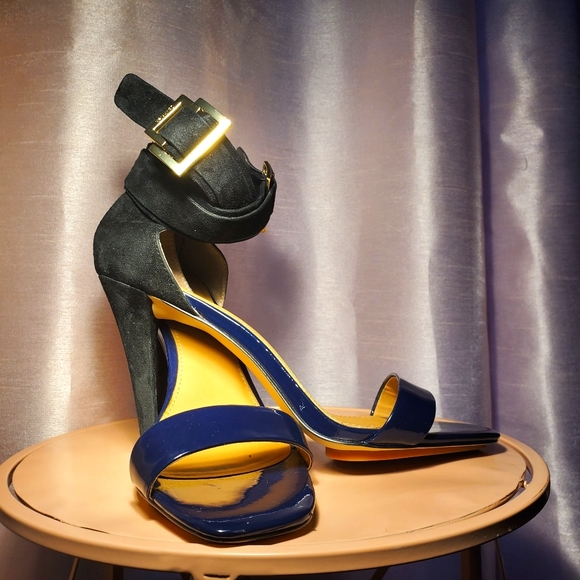 Calvin Klein Vivian Platform Sandal - Picture 3 of 14